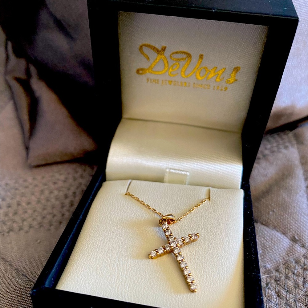 10k gold cross necklace